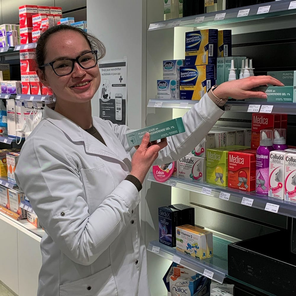Laura Suykerbuyk in apotheek Matthyssen